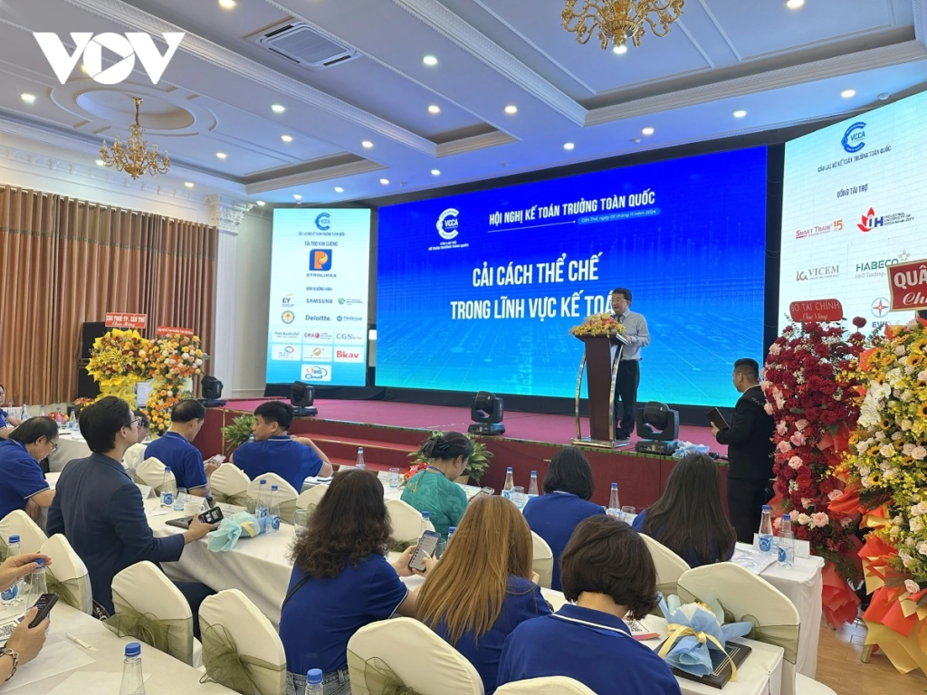 Ông Vũ Đức Chính, Cục trưởng Cục Quản lý giám sát Kế toán, Kiểm toán, Bộ Tài chính phát biểu tại Hội nghị