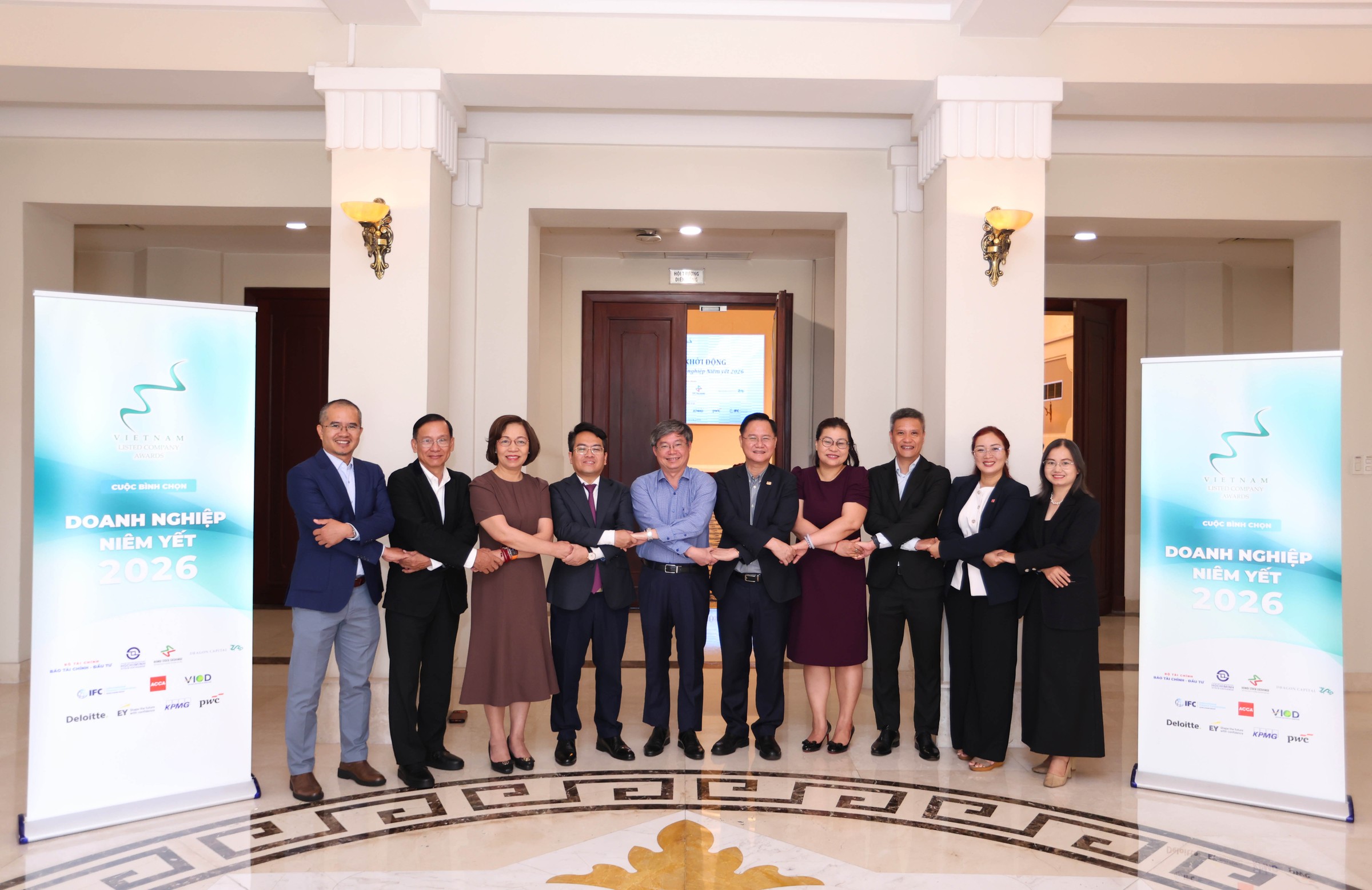 dnny vi thi truong vung manh 2814 9970